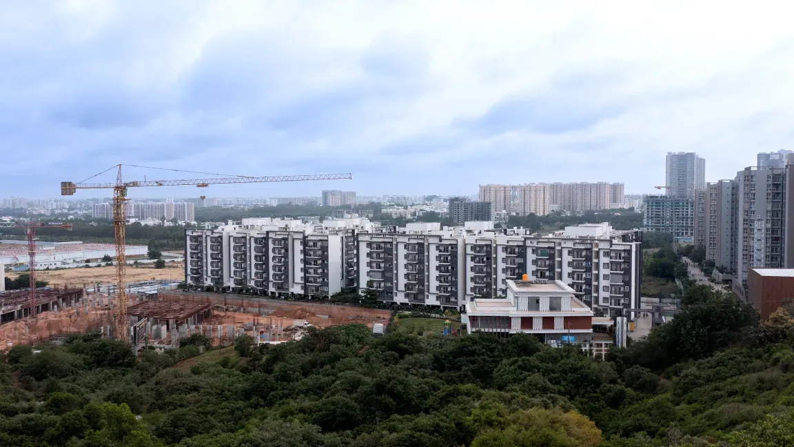 Modern luxury residential villa in Bengaluru by Mythri Builders